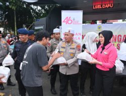 Polda Kalsel dan Bhayangkari Bagikan 1.200 Paket Takjil Gratis