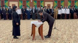 Gubernur Lantik Kepala Sekolah