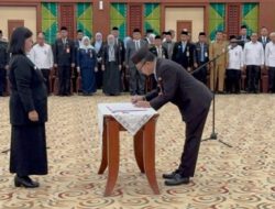 Gubernur H. Muhidin Lantik 54 orang Kepala Sekolah SMA, SMK dan SLB Negeri se- Kalsel; Motor Penggerak dalam Memajukan Pendidikan di Banua