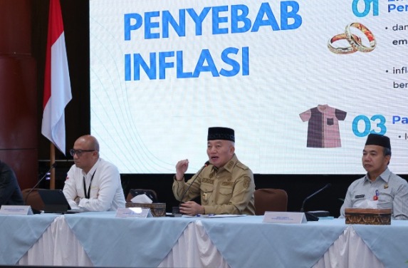 Gubernur Kalsel H. Muhidin Pimpin High Level Meeting TPID Kalsel