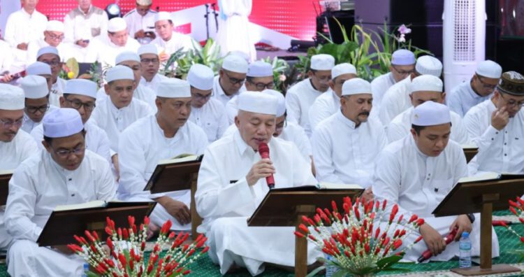Gubernur H. Muhidin Khataman Al Qur’an