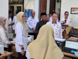 Pastikan Kehadiran Pegawai Pasca Cuti Idulfitri, Sekdaprov M. Syarifuddin Sidak ke Sejumlah SKPD Pemprov Kalsel