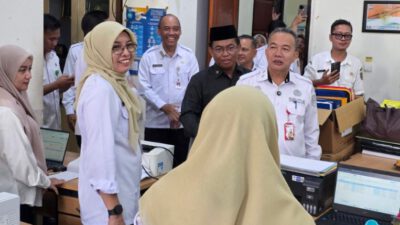 Pastikan Kehadiran Pegawai Pasca Cuti Idulfitri, Sekdaprov M. Syarifuddin Sidak ke Sejumlah SKPD Pemprov Kalsel