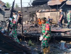 Pasca Kebakaran, TNI-POLRI Gotong Royong Bersihkan Lokasi Terdampak