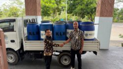 DLH Kalsel Salurkan 2.000 Ember