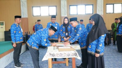 Perkuat Kualitas Kepemimpinan di Sektor Pendidikan, Bupati Barito Kuala Lantik 25 Kepala Sekolah