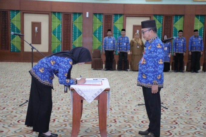 Gubernur Kalsel Sumpah 129 ASN