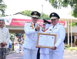 Gubernur Kalsel H. Muhidin Terima Penghargaan Atas Prestasi Penyelenggaraan Pemerintah Daerah Kinerja Tinggi