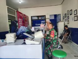 Sigap Membantu Warga, Serma Abdul Hamid Donorkan Darah di RSUD Barabai