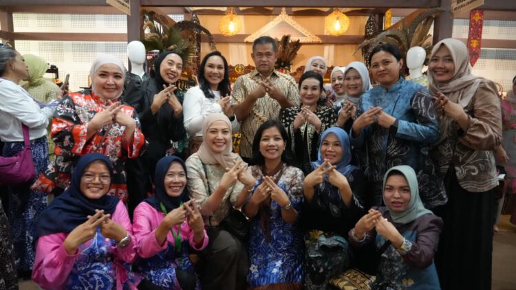 Kasad Kunjungi Stand UMKM