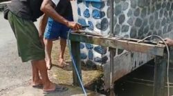 Warga Desa Cipanas