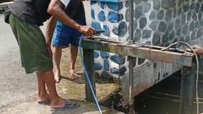 Warga Desa Cipanas