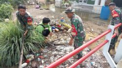 Koramil Batu Benawa Pimpin Aksi Bersih Jembatan Garuda