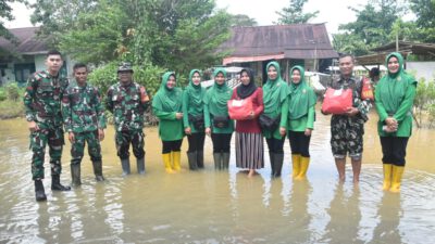Persit KCK Cabang XXV Dim 1002 Ringankan Beban Anggota Terdampak Banjir
