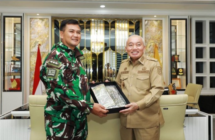 Bahas Ketahanan Pangan, Silaturahmi Gubernur Kalsel H. Muhidin Bersama Panglima Komando Gabungan Wilayah Pertahanan 1 Letjen Kunto Arief Wibowo