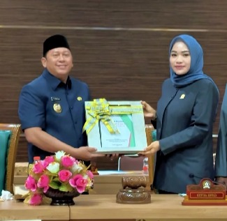 DPRD Batola Gelar Paripurna, Bupati Bahrul Ilmi Sampaikan Pertanggungjawaban APBD 2025 dan Apresiasi 3 Raperda Inisiatif