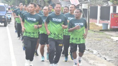 Aerobik Keliling Kota Jadi Cara Kodim 1002/HST Menjaga Kebugaran Personel