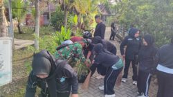 Babinsa Koramil 1002-05/Pandawan Ikuti Gotong Royong Bersama Wakil Bupati HST Wujudkan Lingkungan Bebas Sampah
