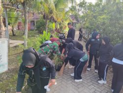 Babinsa Koramil 1002-05/Pandawan Ikuti Gotong Royong Bersama Wakil Bupati HST Wujudkan Lingkungan Bebas Sampah
