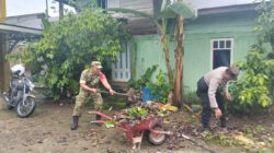 Babinsa, Bhabinkamtibmas dan Warga Kompak Bersihkan Lingkungan di Barabai Utara