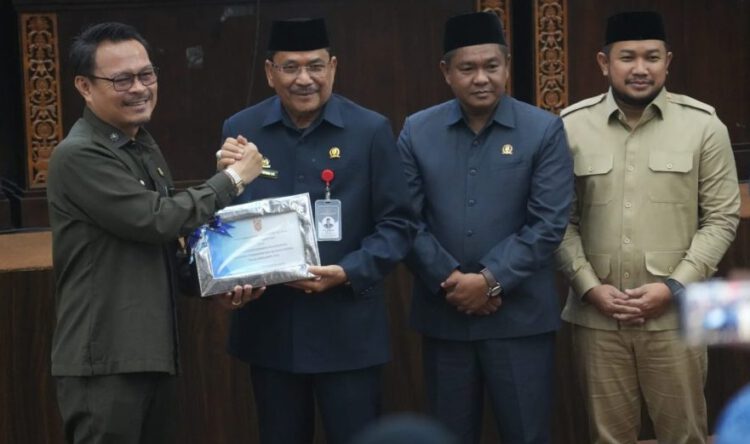 Gubernur H. Muhidin Apresiasi Penetapan Perda Penyelenggara Penanamaan Modal