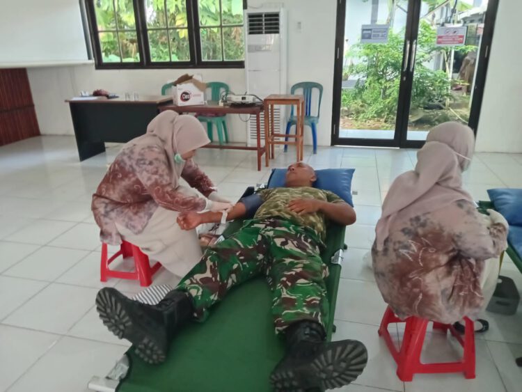 Babinsa Pandawan Donorkan Darah