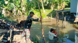 Gotong royong TNI dan warga percepat pembangunan empat jembatan di HST