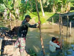 Gotong royong TNI dan warga percepat pembangunan empat jembatan di HST
