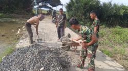 TNI dan Warga Tetap Bangun Empat Jembatan di HST Meski Hari Libur