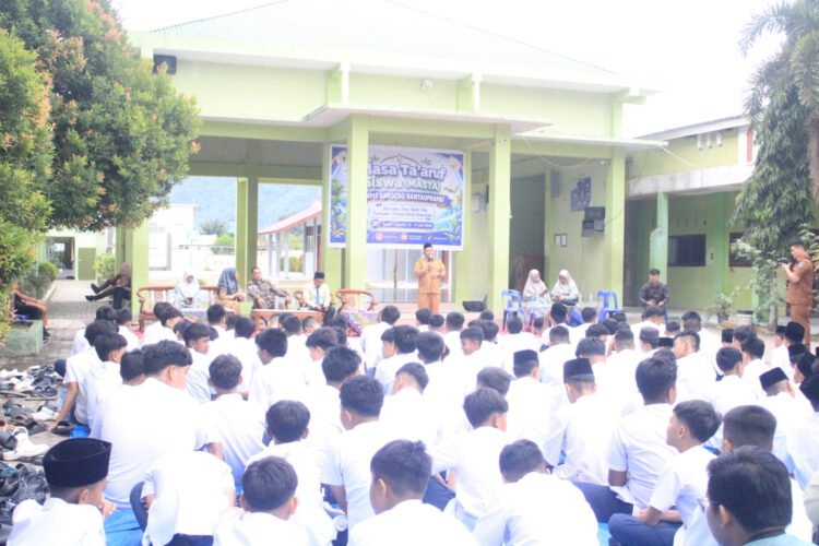Wabup Labuhanbatu Motivasi Ratusan Siswa Baru SMPIT Arrozaq