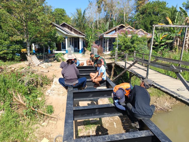 Pemasangan Besi WF Dimulai, Pembangunan Jembatan Garuda Teluk Masjid Terus Dikebut