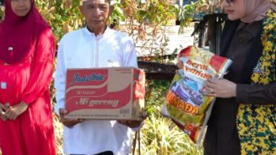 Peduli Korban Kebakaran, Ketua DPRD Batola Hadir dan Salurkan Bantuan untuk Warga Tabukan