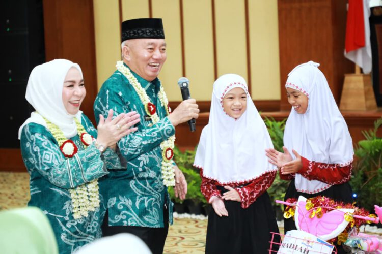 Bersama Anak Banua, Gubernur H. Muhidin dan Hj. Fathul Jannah Tebar Semangat Hari Anak Nasional Menuju Indonesia Emas 