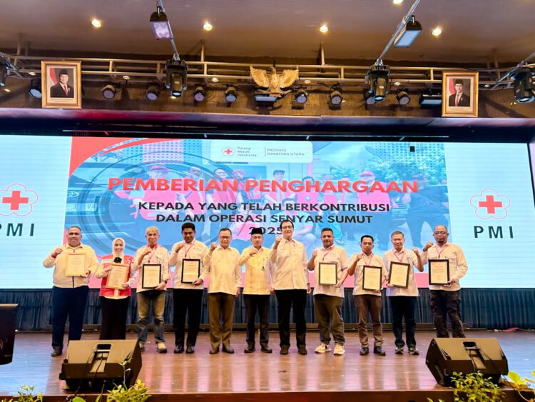 Bupati Labuhanbatu Terima Penghargaan PMI Sumut atas Kontribusi Penanganan Tanggap Darurat Bencana