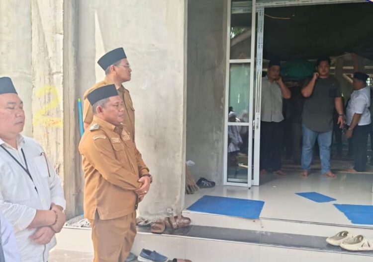 Wakil Bupati Labuhanbatu H. Jamri Hadiri Langsung Rumah Duka Almarhum Dr. H. Mahdan Munthe, Sampaikan Penghormatan Terakhir