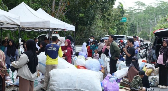 Gubernur Kalsel H. Muhidin Dukung Program Tukar Sampah dengan Sembako; Gaungkan Budaya Lingkungan Bersih