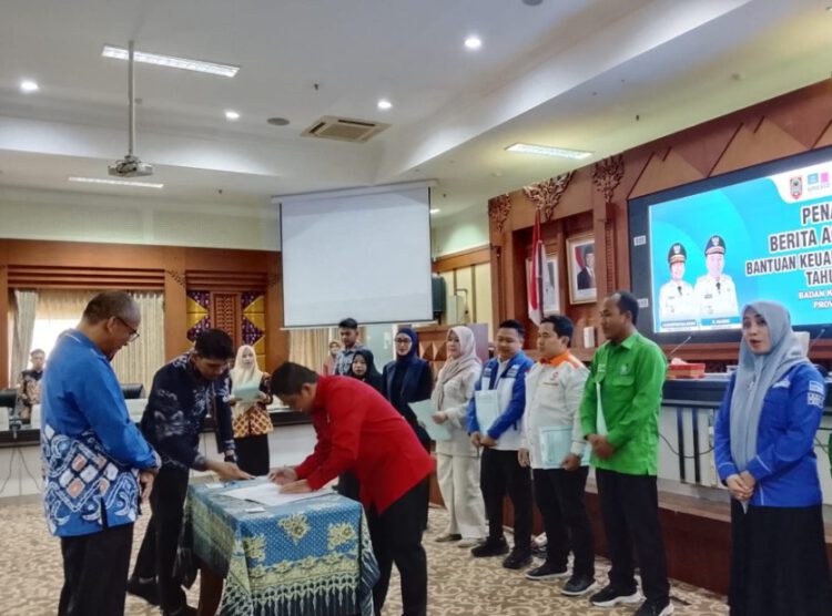 Pemprov Kalsel Salurkan Bantuan Keuangan Partai Politik dengan Total Rp20,5 Miliar