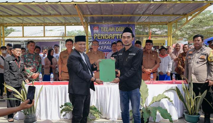 Diiringi Doa dan Antusiasme Warga, H. Rein Aman Daftar Pilkades Sukabakti Periode 2026–2034
