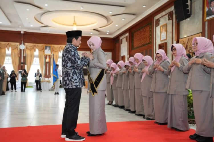 Wagub Hasnuryadi Lantik Ellyana Trisya sebagai Ketua BKOW Kalsel, Dorong Perempuan Banua Lebih Berdaya