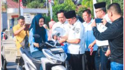 Plh Sekda Abdi Jaya Pohan Pimpin Pembagian 300 Bendera Merah Putih, Pemkab Labuhanbatu Semarakkan HUT RI ke-81