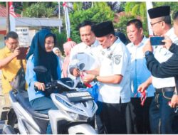 Plh Sekda Abdi Jaya Pohan Pimpin Pembagian 300 Bendera Merah Putih, Pemkab Labuhanbatu Semarakkan HUT RI ke-81