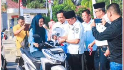 Plh Sekda Abdi Jaya Pohan Pimpin Pembagian 300 Bendera Merah Putih, Pemkab Labuhanbatu Semarakkan HUT RI ke-81