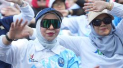 Penuh Semangat dan Kebersamaan, Ketua TP PKK Hj. Fathul Jannah Hadiri Flashmob Kreasi Penggiat Jiwa