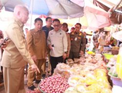 Gubernur H. Muhidin Tinjau Pasar Keramat Barabai HST, Cek Langsung Harga Bahan Pokok Pangan