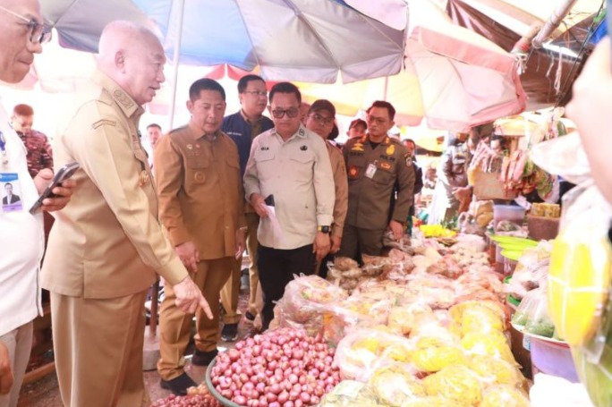 Gubernur H. Muhidin Tinjau Pasar Keramat Barabai HST, Cek Langsung Harga Bahan Pokok Pangan
