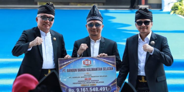 Momentum Harjad Kalsel; Gubernur H. Muhidin Berikan Berbagai Penghargaan Hingga Pemprov Terima Deviden PT bangun Banua