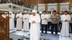 Dipimpin Imam H. Ahmad Sawiti, Sholat Perdana Masjid Syekh Muhammad Arsyad Al Banjari Dipadati Jamaah