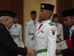 Gubernur H. Muhidin Kukuhkan Paskibra Tingkat Provinsi Kalsel Tahun 2026; Membawa Nilai Kehormatan dan Kecintaan kepada Tanah Air
