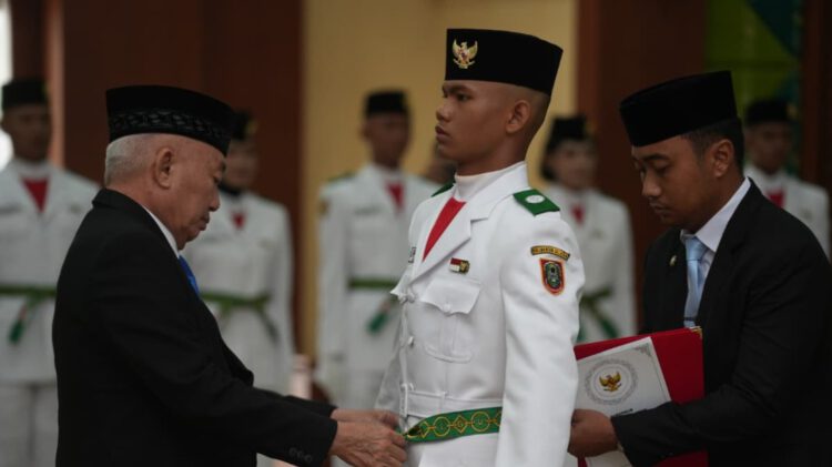 Gubernur H. Muhidin Kukuhkan Paskibra Tingkat Provinsi Kalsel Tahun 2026; Membawa Nilai Kehormatan dan Kecintaan kepada Tanah Air