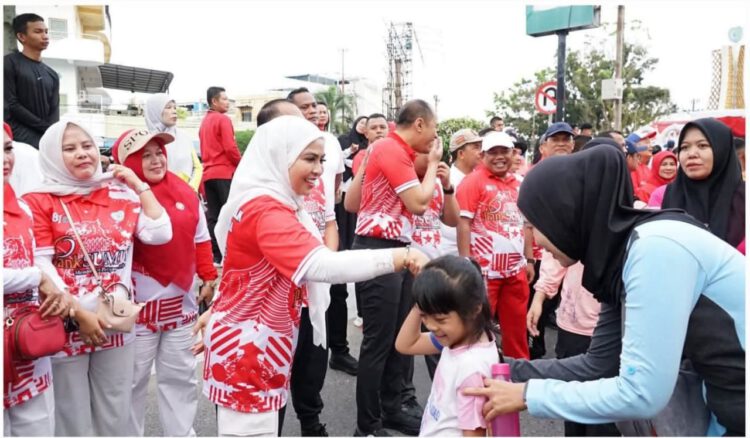 Semarak HUT ke-81 RI, Bupati Labuhanbatu Bersama Forkopimda Ikuti Jalan Santai Bersama Ribuan Warga